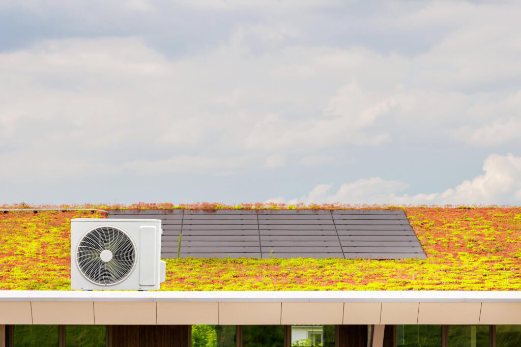 Sedumdak met zonnepanelen